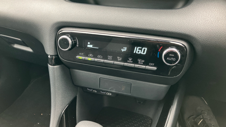 Toyota Yaris 1.5 Hybrid Design 5dr CVT Hybrid Hatchback